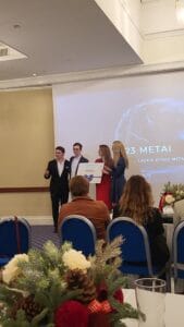 Asmeninio proveržio vakaras ir Edvinas asmeninių transformacijų specialistas laiko pirmos vietos laimėjimą už daugiausiai pravestų pagalbos sesijų žmonėms.